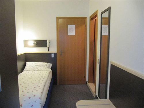 Carlo Hotel *